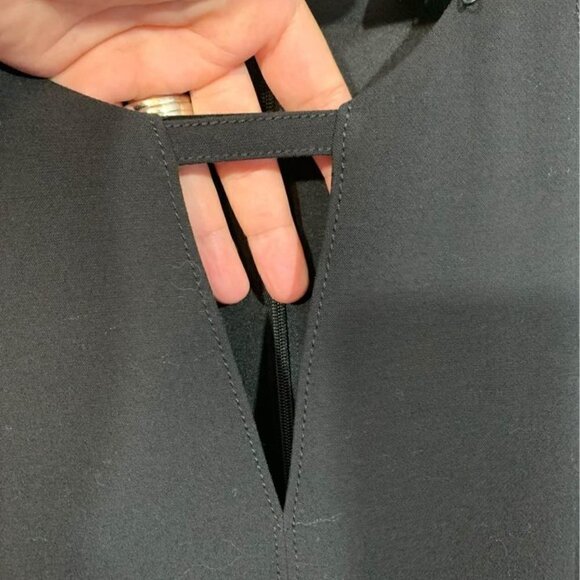 🔆white House Black Market dress. Black. Size 8. Fully lined. Front cutout. - Picture 3 of 10